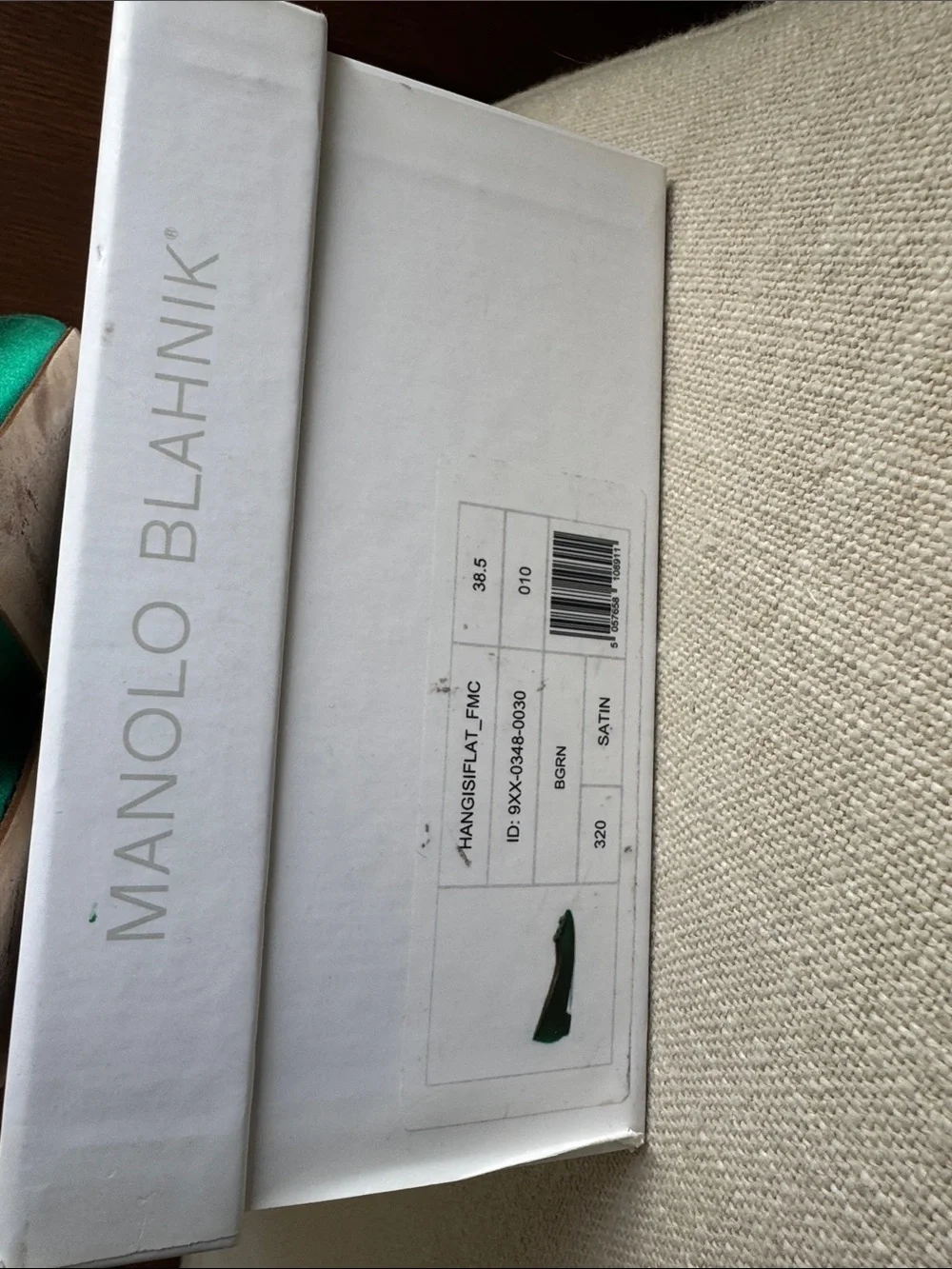 Manolo Blahnik Emerald Green Hangisi Satin Flats size 38.5. - Picture 6 of 8